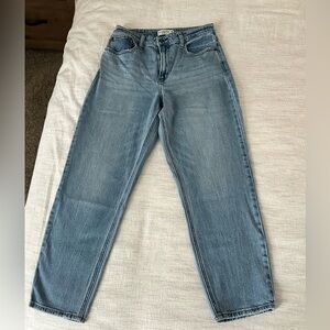 Abercrombie & Fitch Jeans 

The Mom High Rise Curve Love